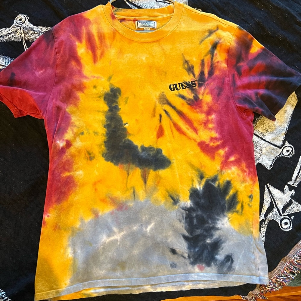 Tie dye Guess T-shirt – size large